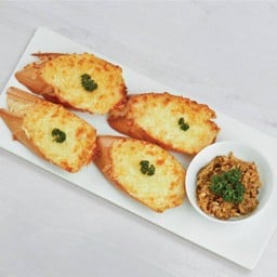 หอยลายผัดเนยกับขนมปังชีส (4 ชิ้น)