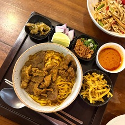 ข้าวซอยเนื้อน่องลายผัดแห้ง