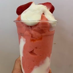 สตอร์เบอรี่ โยเกิร์ต