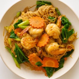 เส้นหมี่ผัดซีอิ้วกุ้ง