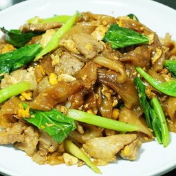 ผัดซีอิ๊วไก่