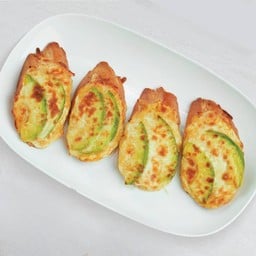 ขนมปังชีสกับทูน่าสเปรดอโวคาโด (4 ชิ้น)
