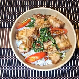 ข้าวกะเพราหมูกรอบ