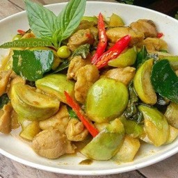 เขียวหวานไก่ผัดแห้ง ราดข้าว