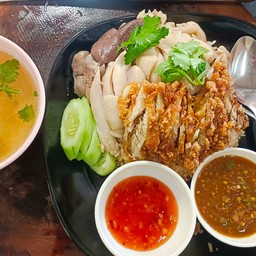 ธ.รุ่งเรือง ข้าวมันไก่ ก๊วยเตี๋ยวไก่