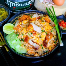 ข้าวผัดหมูกรอบ
