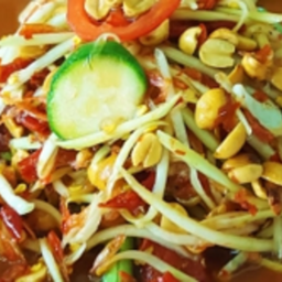 KF04.25 ตำโคราช (มะละกอ150 กรัม กุ้งแห้ง 25กรัม ถั่วลิสง 50 กรัม ใส่ปลาร้า