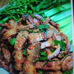 ลาบร้อยเอ็ด 2 หลังสนามบอลอารีน่า สี่แยกหมู่บ้านเป็นต่อ