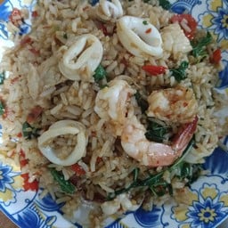 ร้านกระเพราไข่ข้นคุณปู่ 1