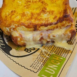 ขนมปังชุบไข่ แฮม ชีส