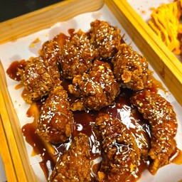 เต็นท์เหลืองเฟรนช์ฟรายส์ชีส