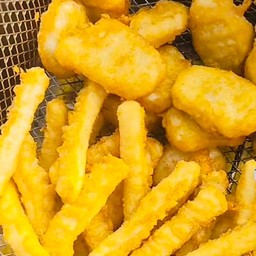 ชุดเฟรนช์ฟรายส์ ไซส์ L + นักเก็ต 5 ชิ้น