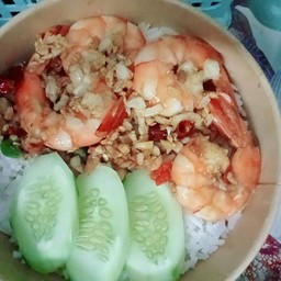 ข้าวราดกระเพรากุ้ง+ไข่ดาว+ปอเปี๊ยะ