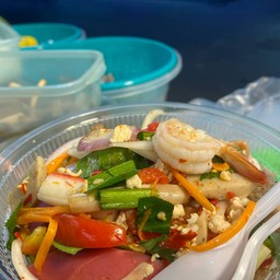 ใส่ ไก่สับ กุ้ง ปลาหมึก ไส้กรอกไก่ ไก่ยอ  ปูอัด เล็บมือนาง