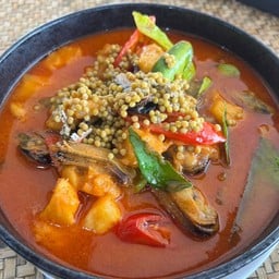 แกงคั่วสับปะรดหอยแมลงภู่ไข่แมงดา