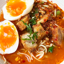 KG01.04 ก๋วยเตี๋ยวหมูกรอบ 50 กรัม +ไข่ต้ม 1 ฟอง