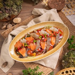 ยำแซลมอนกุ้งดอง