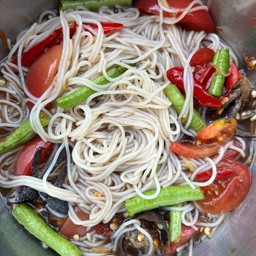 ตำขนมจีนปูปลาร้า