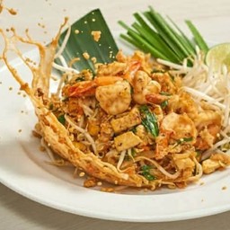 ผัดไทปลาหมึก