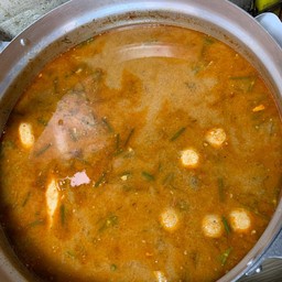 ขนมจีนน้ำยาป่าตีนไก่ ผักฟรี