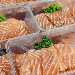 Menuแซ่บ!!  ยำเนื้อแซลมอนบราว100g