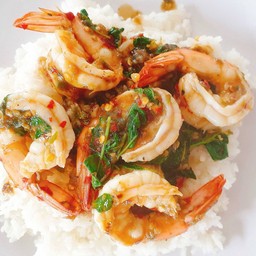 ข้าวกะเพรากุ้ง