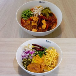 ชุดก๋วยเตี๋ยวล้านนาอาหารเหนือ ข้าวซอย x ขนมจีนน้ำเงี้ยว Chiangmai noodles