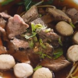 KG02.17 เนื้อวัวตุ๋น 50 กรัม+ลูกชิ้นเนื้อวัวแชมป์ 5 ลูก