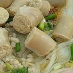 KG01.21 ก๋วยเตี๋ยวไส้ตันหมู 50กรัม +ลูกชิ้นฮั้งเพ้ง 3ลูก