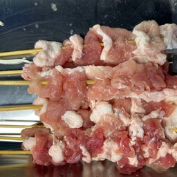 หมูสามชั้นเสียบไม้