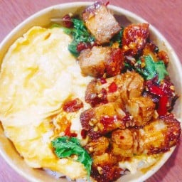 กระเพราหอมฟุ้ง-คลองสาม กระเพราหอมฟุ้ง-คลองสาม