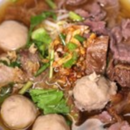 KG02.29 หมูตุ๋น 100 กรัม+ลูกชิ้นหมูฮั้งเพ้ง 5 ลูก