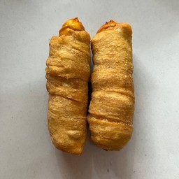 โก๋พันไส้กรอก 2 ชิ้น