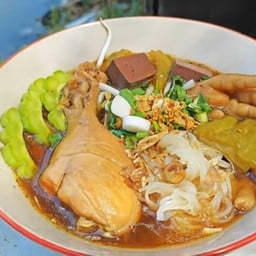 เตี๋ยวไก่ตุ๋น