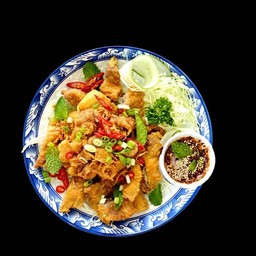 คอหมูคั่วพริกเกลือ