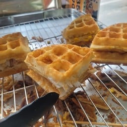 วาฟเฟิลไส้ทะลักน้องแอน