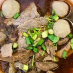 KG02.13 เนื้อวัวสด 100 กรัม+ลูกชิ้นเนื้อวัวแชมป์ 3 ลูก