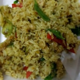 ข้าวผัดเขียวหวานหมู หรือ ไก่