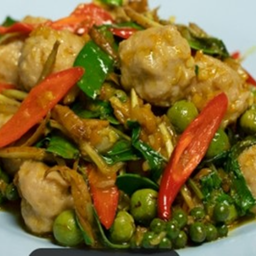 KH01.14 ผัดฉ่าลูกชิ้นเนื้อวัวแชมป์ 50 กรัม (5 ลูก) ราดข้าว