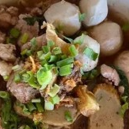 KG02.27 หมูตุ๋น 50 กรัม+ลูกชิ้นหมูฮั้งเพ้ง 5 ลูก