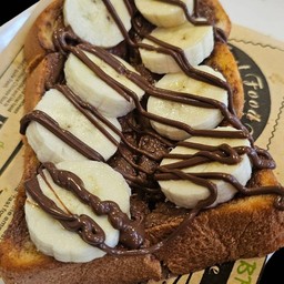 ขนมปังปิ้งเนยยูเทลล่า กล้วย