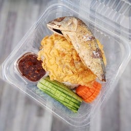 ข้าวปลาทู+ไข่เจียว น้ำพริกผัดหมูโคตรตาแดง