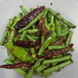 M-224 ถั่วฝักยาวผัดกะปิ (กับข้าว)(ถ้วยเล็ก)