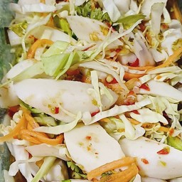 ยำลูกชิ้นปลา