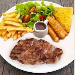 สเต๊กสันคอหมู ไส้กรอก