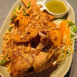 ปลาทอดกระเทียม