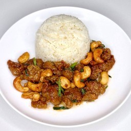 ข้าวไก่กรอบผัดเม็ดมะม่วง