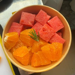 ผลไม้แกะ 2 อย่าง