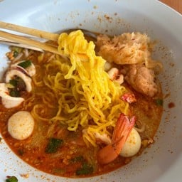 ร้านเจ๊หน่อย ก๋วยเตี๋ยวไก่มะระตุ๋น