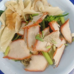 บะหมี่เกี๊ยวหมูแดง พิเศษ